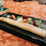 ザ ピッツァバー ON 38TH - ホワイトアスパラガス(リコッタチーズ、ボッタルガ、トマトのコンフィ、イチゴ)