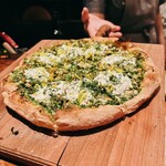 ザ ピッツァバー ON 38TH - 山菜(ストラッチャテッラチーズ、ハーブ)