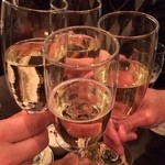 ワインとクラフトビール はるばる - シャンパンでもかんぺ～☆ シャンパンボトル 3000円。