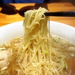 ウミガメ食堂 - ワンタン麺、リフトアップ