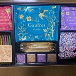 神戸風月堂 - お年賀で甥っ子から貰いました(^^)此方にもパピヨットが入ってました。