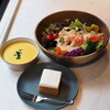 Vegetable base TOKYO - サーモン＆えびポキサラダ（1680円） グルテンフリー手作りキャロットケーキ（580円） 本日のスープ（人参と豆乳のポタージュ）（580円※セットで480円）