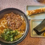 Udon Dokoro Menraku - 肉うどん ちくわ天 のりおにぎり