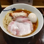 Mem Mitsu I - 醤油(チャーシュー・メンマ・蓮根入り)【中太手もみ麺】 1,050円、味玉150円 ♪