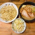 麺屋 奏 - 豚つけそば大盛り(熱もり400g)とネギ丼