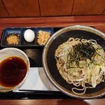 蕎麦とラー油 - 豚つけ蕎麦・温 (1,000円・税込)