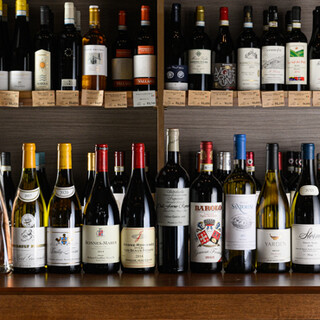 We have a wide selection of over 1,500 types of alcoholic beverages including wine and sake◎