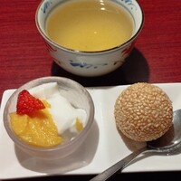 フーロン - デザートとジャスミン茶