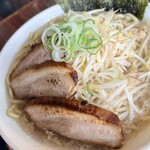 伏竜 - ラーメン大（醤油、ニンニク増し）＋野菜増し＋チャーシュー増し