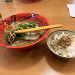 Genkotsu - 醤油とんこつラーメンとライス