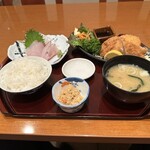 海鮮茶屋 一鮮 - 【2024.3.12(火)】日替りランチ（MIXフライ＋本日の刺身2種＋ご飯＋味噌汁＋惣菜）950円