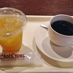 ホット クロス - ホットコーヒー270円・オレンジジュース270円
