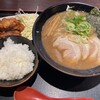 らーめん 与七 - 豚骨ラーメン+から揚げセット