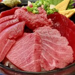 焼津港 みなみ - 見よ！このビジュアル〜【特選】天然南まぐろ丼