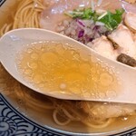 鴨と蟹 中華そば 猿 - スープ
