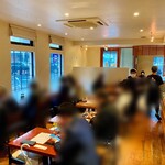 焼津港 みなみ - 奥の席から店内