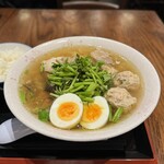 麺とおばんざいとお酒のお店 佳什 - 【限定】鶏つくねとせりの中華そば¥1200、半ライス無料