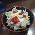 千家 - チャーシュー飯に〝おろしニンニク〟〝豆板醤〟を載せました。
