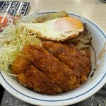 かつや - 目玉焼きをどけたら、ロースカツ