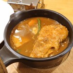 238446220 - 『チキンカレー（1540円税込）』
                      （やや辛・ご飯普通・アイスコーヒー）