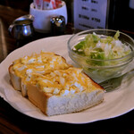 カフェ・ラパン - 【モーニングセット＠税込800円】タマゴトースト＋サラダ