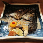 貴馳走坊 あ・うん - 鮭のかしらの炭火焼