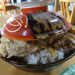 ハンター - カツ丼大盛りどんぶりの蓋は蓋じゃなく帽子じゃ（笑）