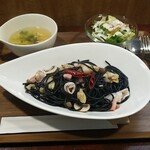 キッチン ブルー グローブ - モンテマーレ(山と海)、ブラックペッパースタ号