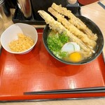 Menya - 「ごぼう天うどん」(530円)+「生たまご」(80円)