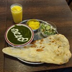 ナマステキッチン - ほうれん草チキンカレーセット 1,078円