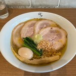 黄金の塩らぁ麺 ドゥエイタリアン - 