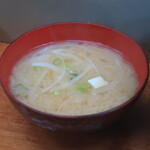 Kasahara - 豆腐、玉ねぎ、青ねぎのみそ汁