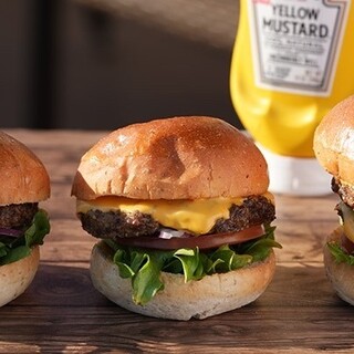 HoiHoi大人気商品の自家製パテを使用したハンバーガー