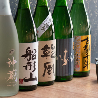 京都伏見や滋賀の地酒が豊富。お好みの一杯をどうぞ