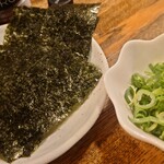 麺屋 藤しろ - 極上海苔(150円)、トッピングネギ(120円)。