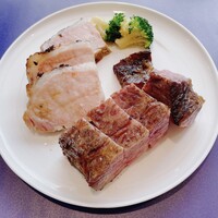 ガーデンキッチン かるめら - 松坂ポークのグリエと黒毛和牛ローストビーフ