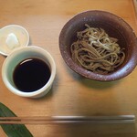 ふくべ三 - 平麺の蕎麦♪辛味大根と(*´・ω-)b