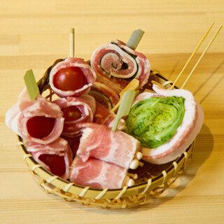 제철 야채의 맛과 식감을 즐길 수 있다! 철판으로 구워내는 「돼지 감기」