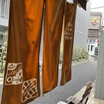 タケウチ - お店入口　小雨から本降りに
