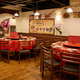 A spacious space suitable for any occasion, such as a quick drink, after work, or for any kind of banquet.