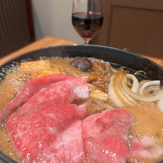 素材の味を活かした松阪牛・黒毛和牛の牛なべは絶品