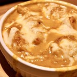 餃子とスパークリング バブルス - カレーグラタン餃子