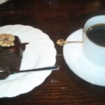 シティーライト - ノアール(右)   ノアケーキ(左)。