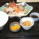 お食事処 多七 - 刺身定食。