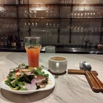 Baumhaus SUN - ランチサラダとドリンクバーのジュースとスープ