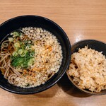 南海そば - 令和6年3月 営業時間(7:00〜21:40)
            かやく定食 税込480円
            かけ蕎麦、かやくご飯