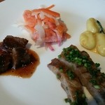 ザ・ガーデンハウス - スモークサーモンのマリネ、牛サイコロステーキ、ニョッキ、豚肉のソテー(lunch)