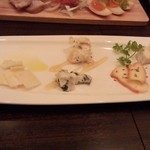 ワインとクラフトビール はるばる - チーズ盛