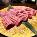 Yakiniku Musou Musashi - 特上タン（手前）塩タン（奥）