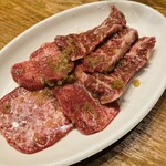 焼肉スタミナ苑 とりとん - ネギ塩ダレの牛タンと牛ハラミ